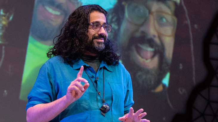 Adil Mansoor in Amm(i)gone. Photo by Teresa Castracane.